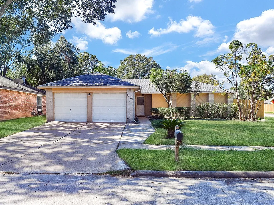19739 Redroot Dr