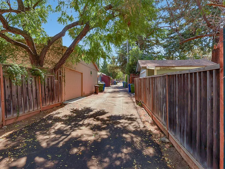 135 Wilder Ave — Photo 48
