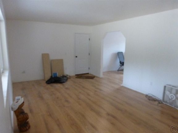 5th image of 163 Brook Ln