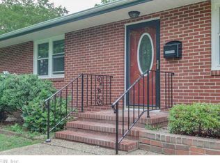 15 Miller Rd, Newport News, VA 23602