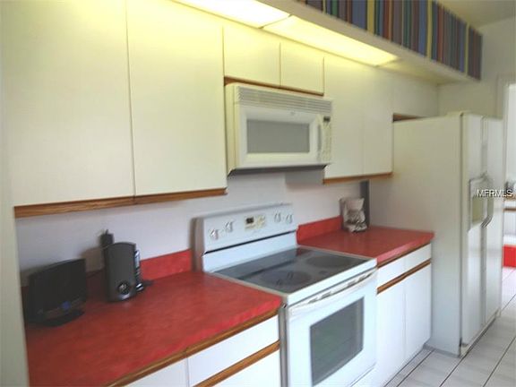 5th image of 142 Southampton Pl S #356