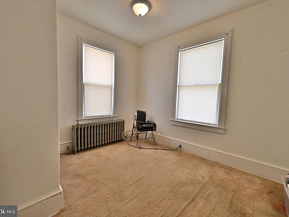 3rd image of 438 W 3rd St