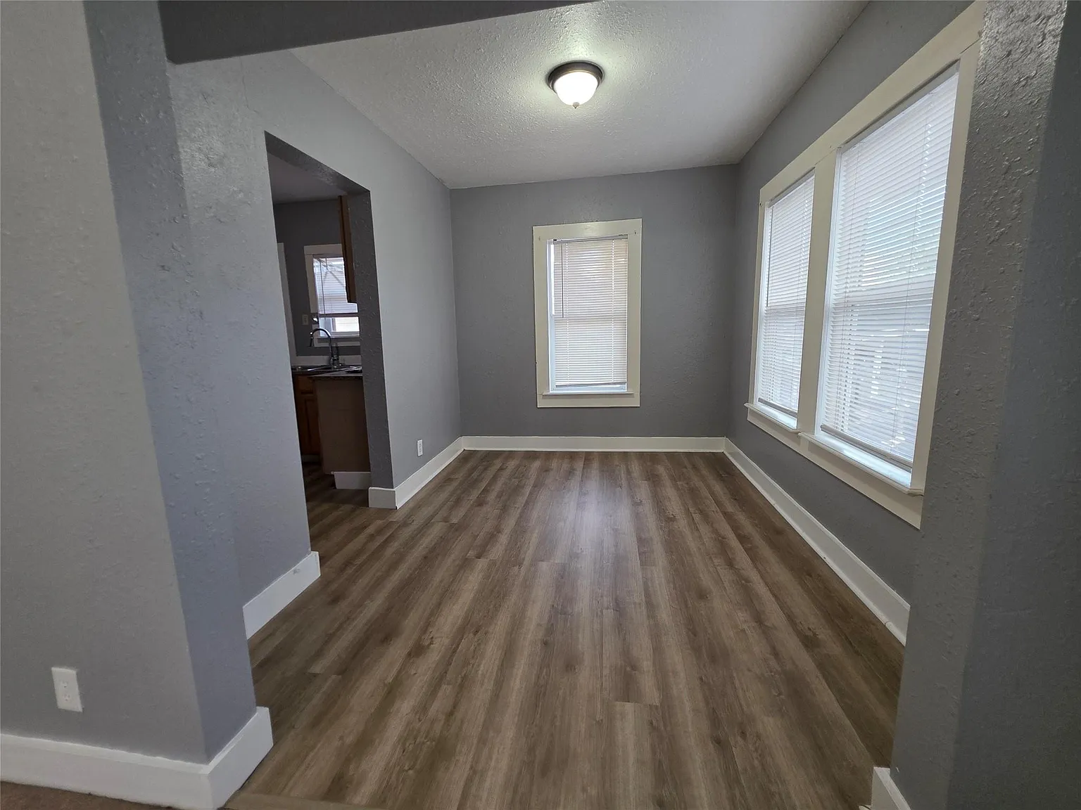 1 bed, 1.0 bath, 3058 sqft, $925 — Photo 4