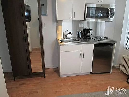 4th image of 340 Amsterdam Ave #402