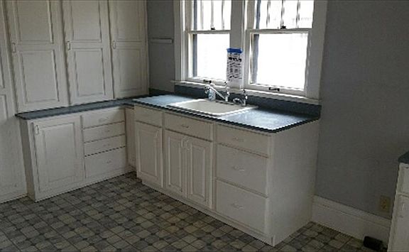 4th image of 704 Broadway St