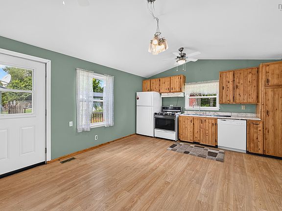 4th image of 62 Chapel St