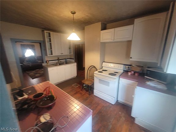 5th image of 636 Callowhill St