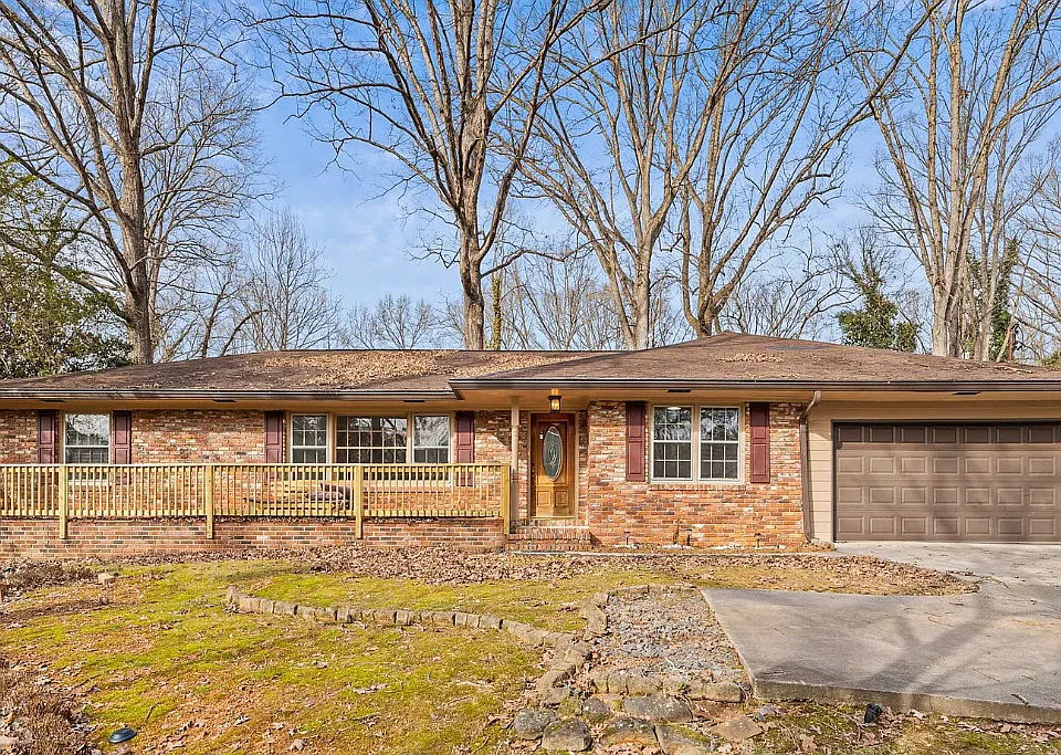 388 Tall Oaks Dr NE