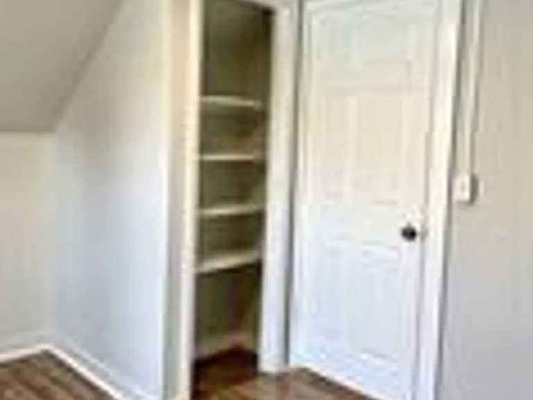 227 8th St E — Photo 9