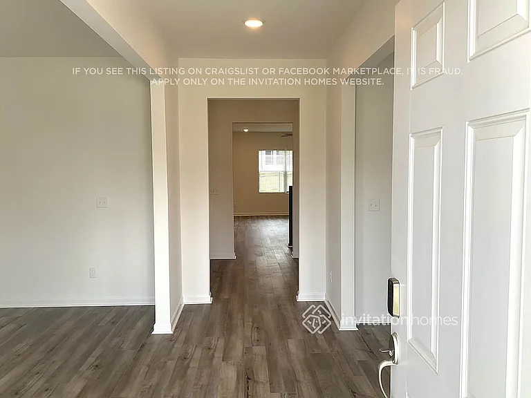 3816 Lantern Ln — Photo 2
