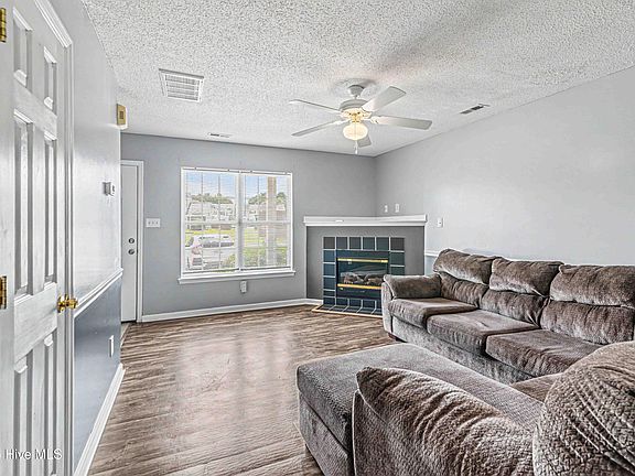 4th image of 103 Fairwood Court