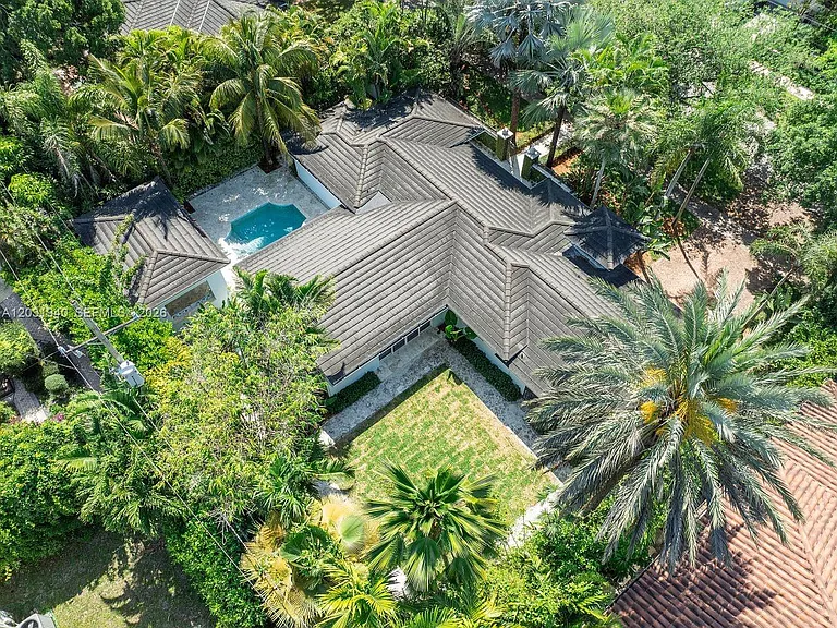 1037 Alfonso Ave — Photo 9