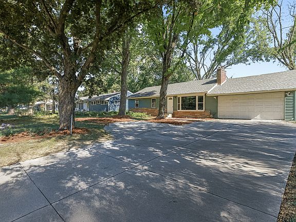 3rd image of 3706 White Bear Ave