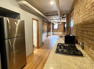 1122 W Addison St #B, Chicago, IL 60613