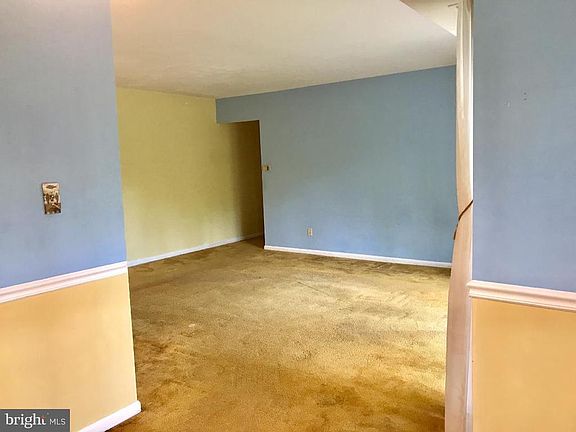 4th image of 3790 Lyndhurst Dr APT 202