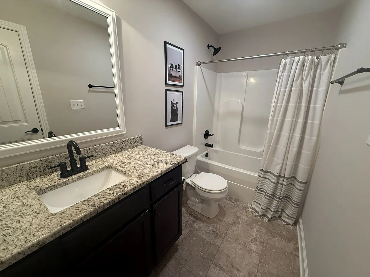 5 bed, 2100 sqft, $2,400 — Photo 4