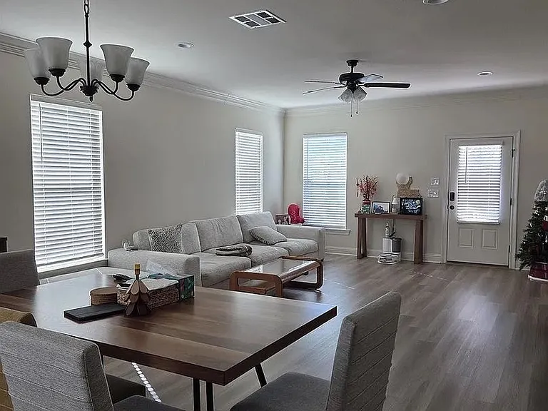 7211 Kenilworth Crossing Ave — Photo 2