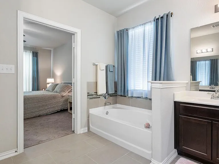 8045 Arezzo Dr — Photo 14