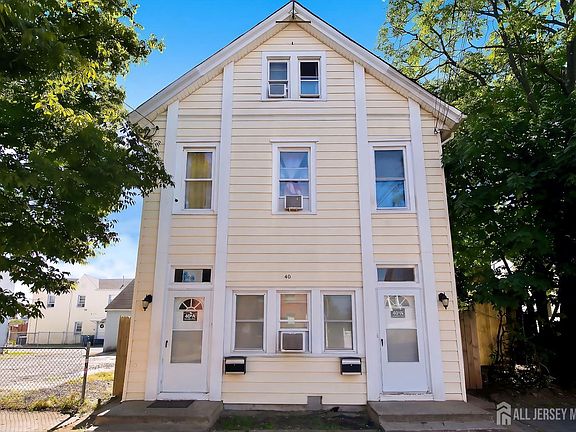 2nd image of 40 Throop Ave