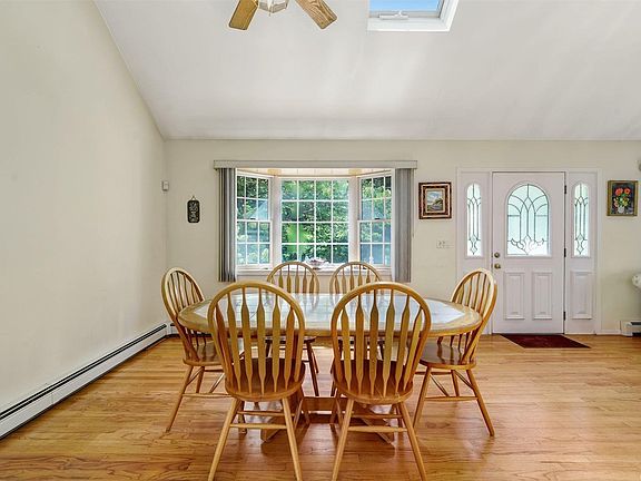4th image of 77 Daisy Drive