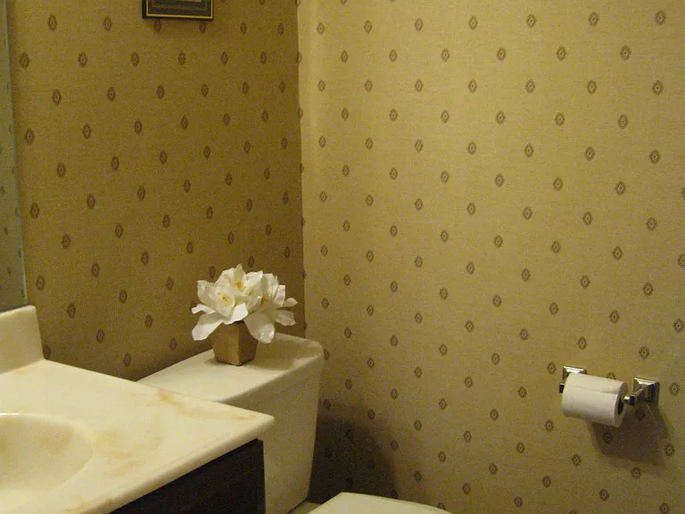 400 Mercury Dr — Photo 14
