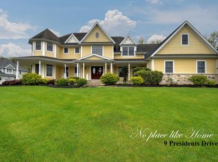 9 Presidents Dr, Bridgewater, NJ 08807