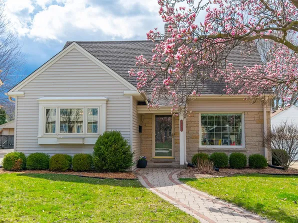 2567 North 89th STREET, Wauwatosa, WI 53226