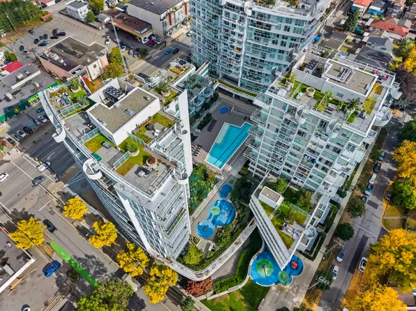 4638 Gladstone St #603, Vancouver, BC V5N 0G5