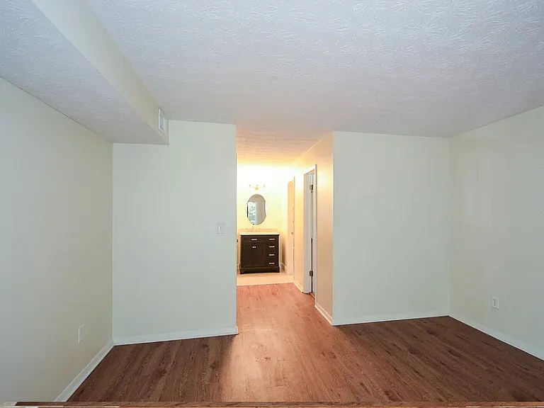 307 Park Ridge Cir #307 — Photo 4