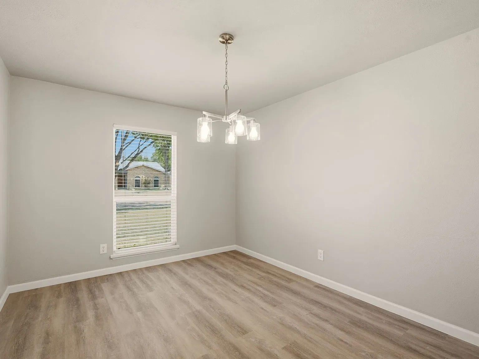 4 bed, 2.0 bath, 1783 sqft, $2,645 — Photo 4