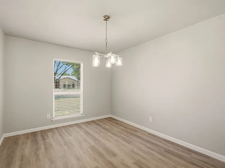 1616 Stockton Trl — Photo 3