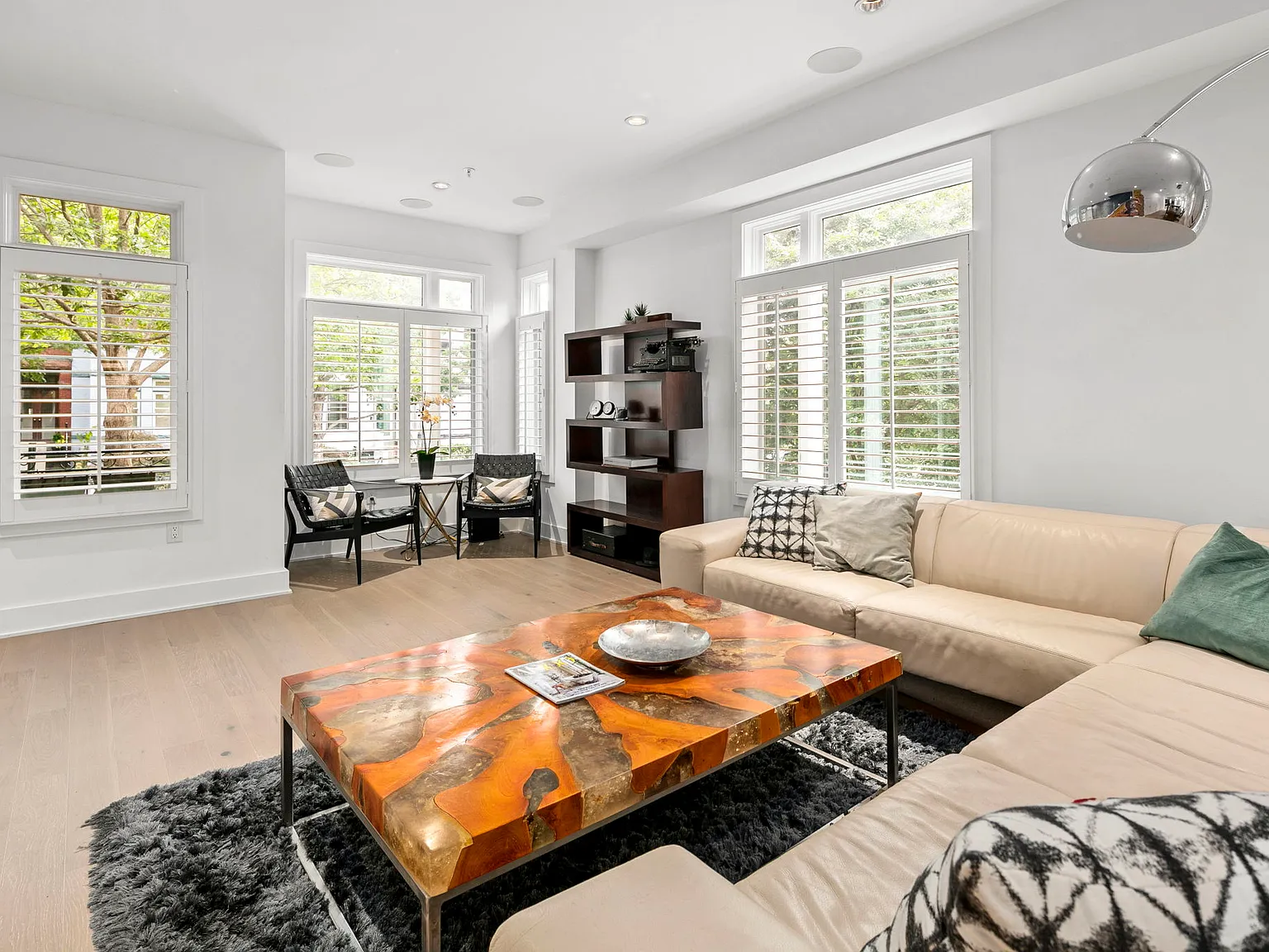 2 bed, 2.5 bath, 2000 sqft, $5,500 — Photo 4