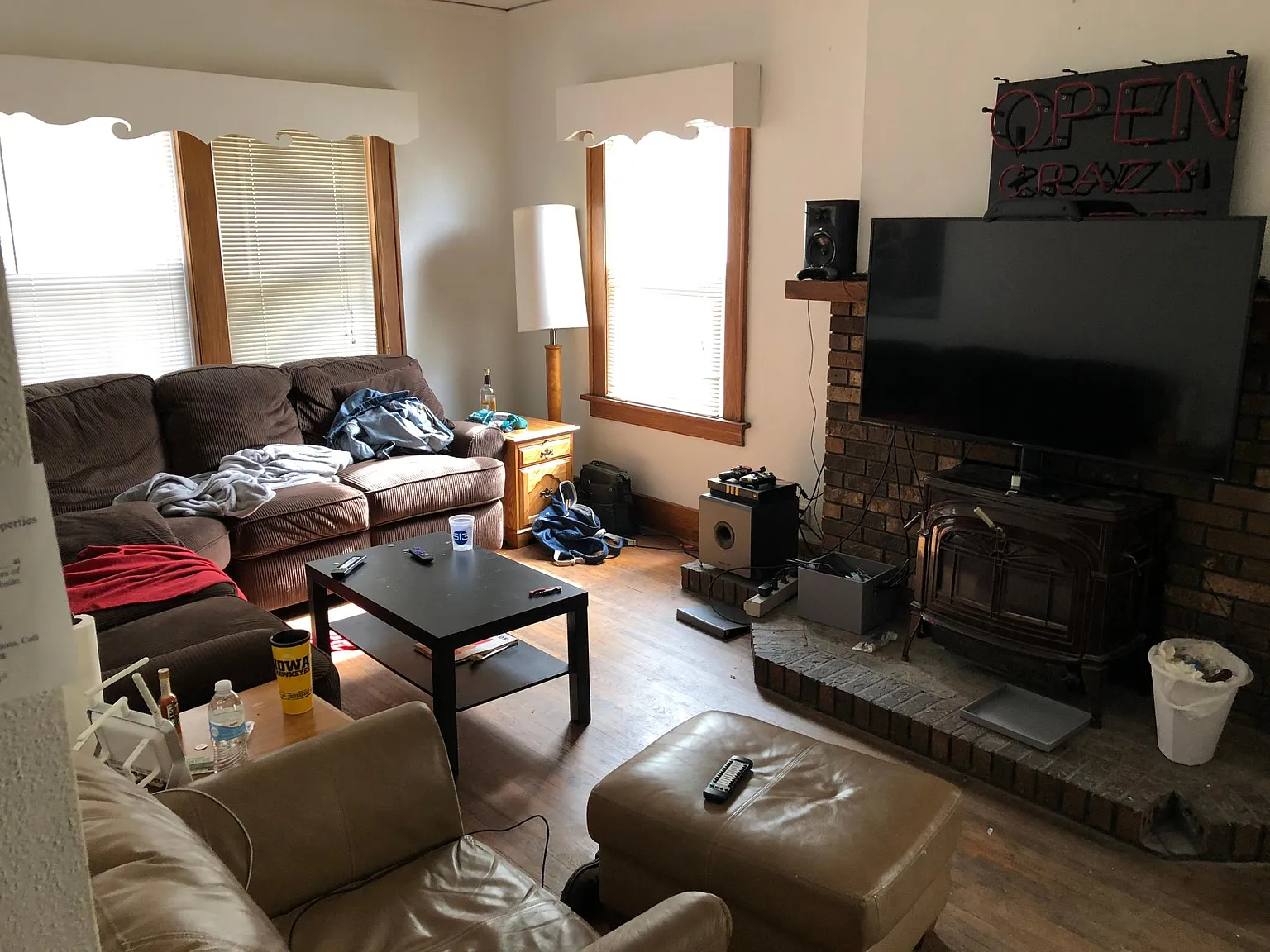 6 bed, 2400 sqft, $3,300 — Photo 4