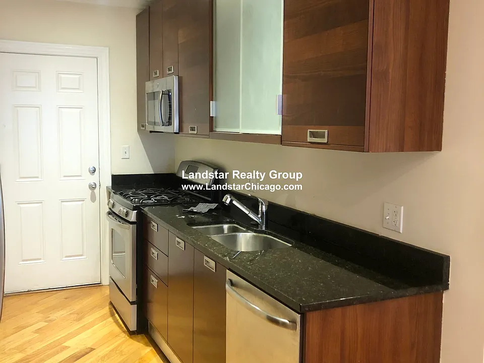 6937 N Oakley Ave #1