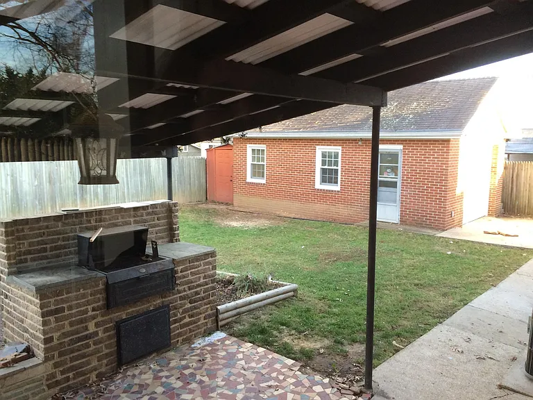 1103 Playford Ln — Photo 18
