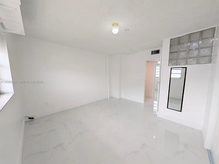 21 SW 109th Ave #B5 — Photo 8