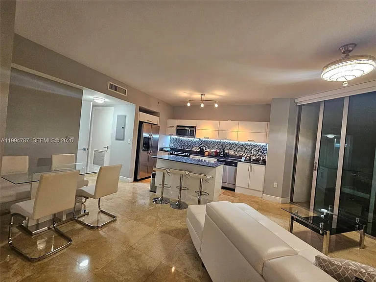 361 S Miami Ave — Photo 23
