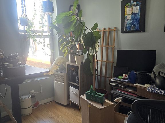 5th image of 339 Bedford Ave #27