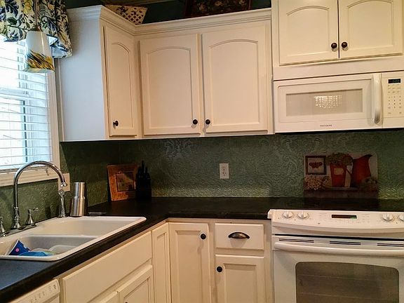 4th image of 130 Martha Dr