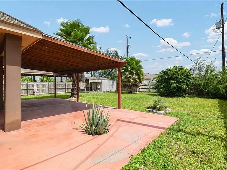 1011 Regal Dr — Photo 12