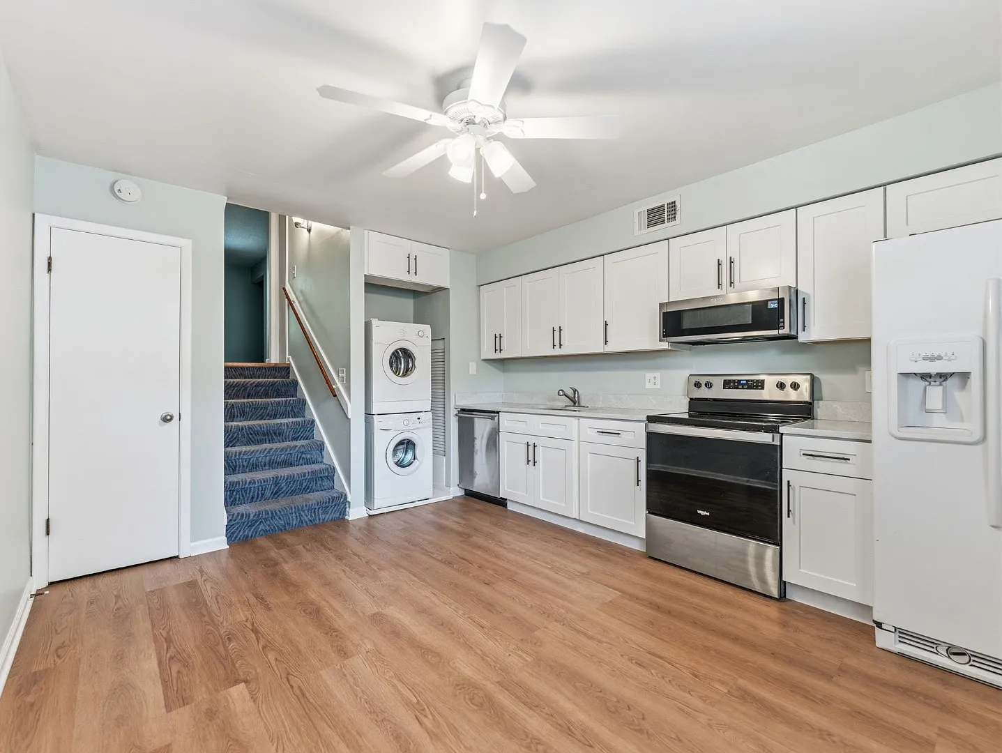 Absolutely stunning executive 2/1.5 townhome in South Tampa — Photo 3