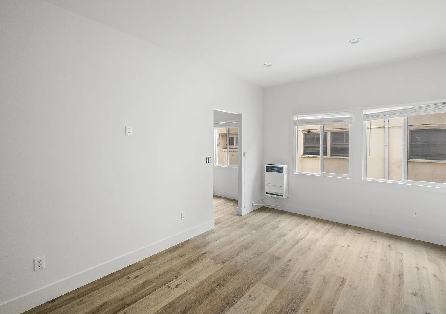 1623 N Mariposa — Photo 3