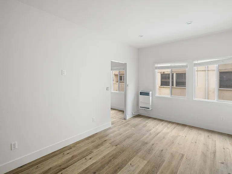 1623 N Mariposa — Photo 48