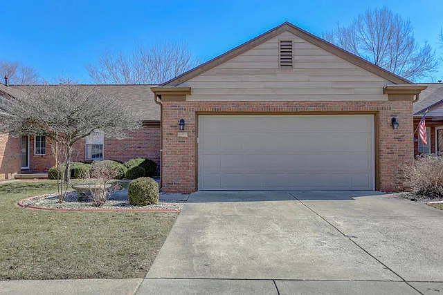 1808 Lakeside Dr photo 1