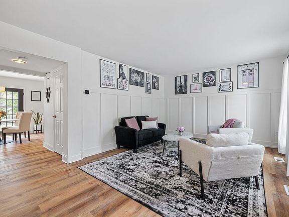 3rd image of 20823 W Ardmore Cir