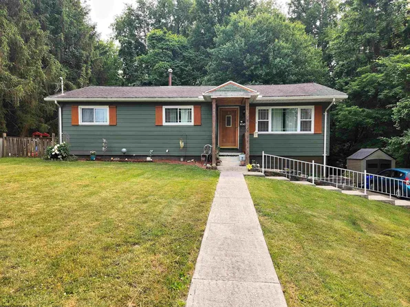 129 Grove St, Westover, WV 26501