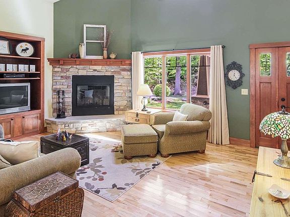 5th image of 608 E Oak St