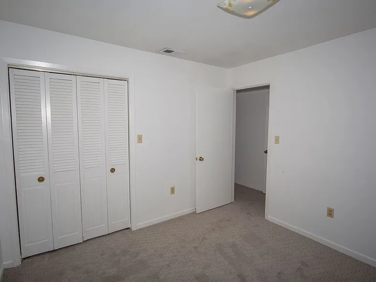 601 Shady Lane Dr — Photo 9