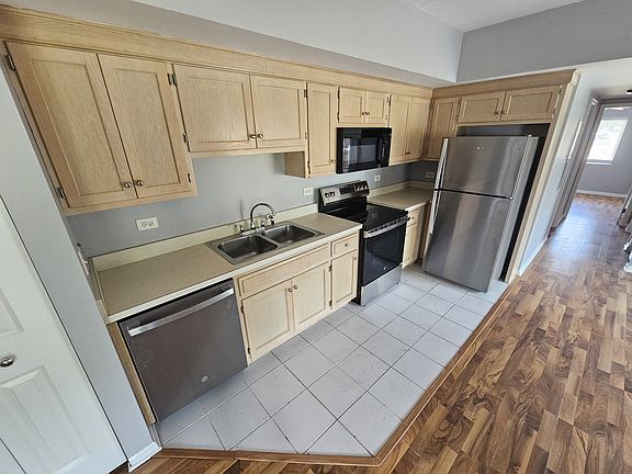 2nd image of 7325 Oakwood Ave APT 1B