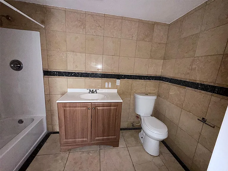 13809 Hershe St #B — Photo 8